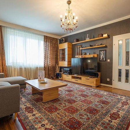 Apartment With A Balcony - 15 Min To City Center Bécs Kültér fotó